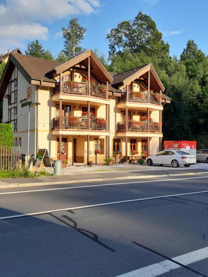 Pension Holiday Vrchlabí Buitenkant foto