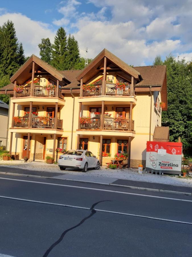 Pension Holiday Vrchlabí Buitenkant foto