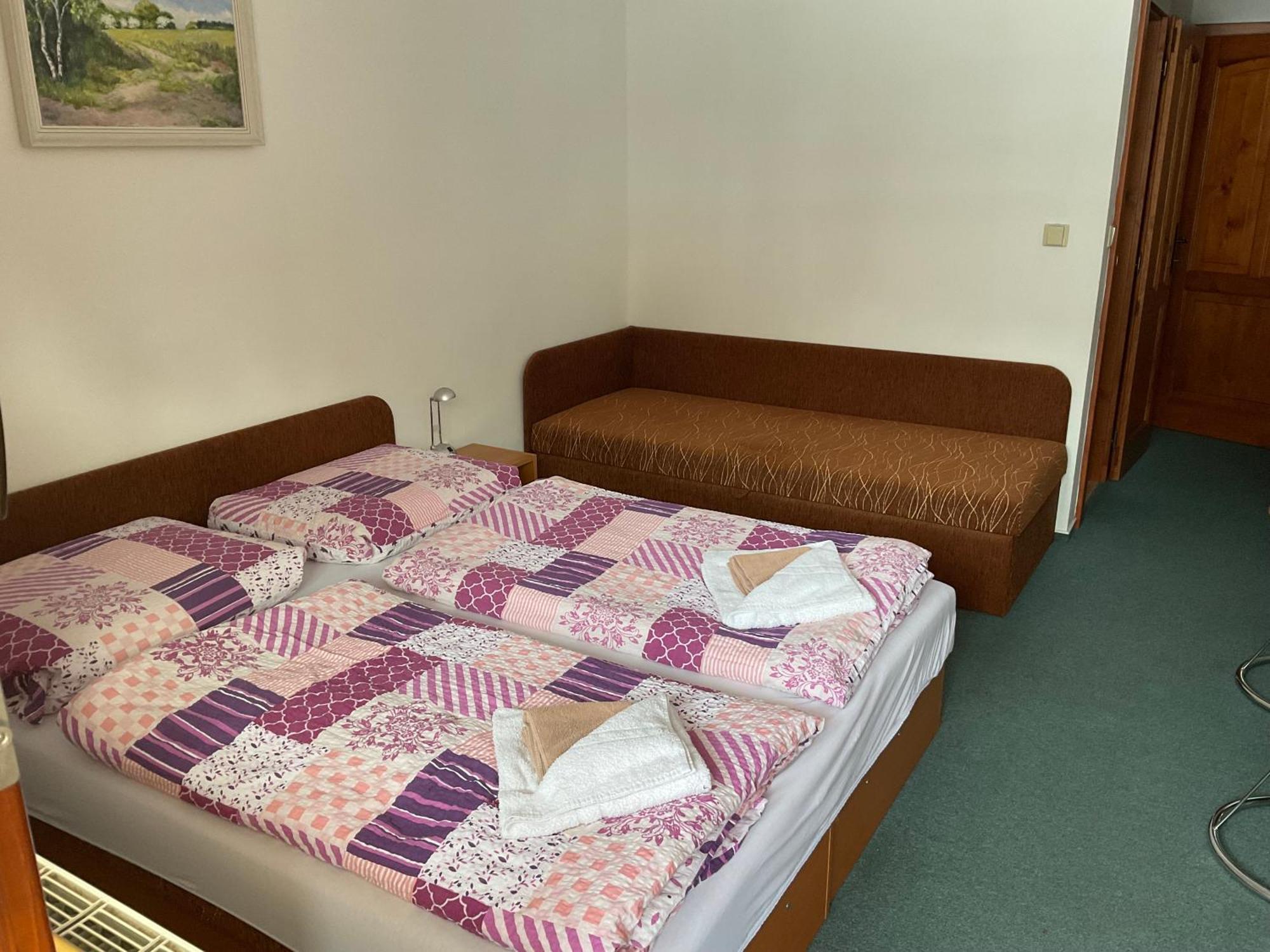 Pension Holiday Vrchlabí Buitenkant foto